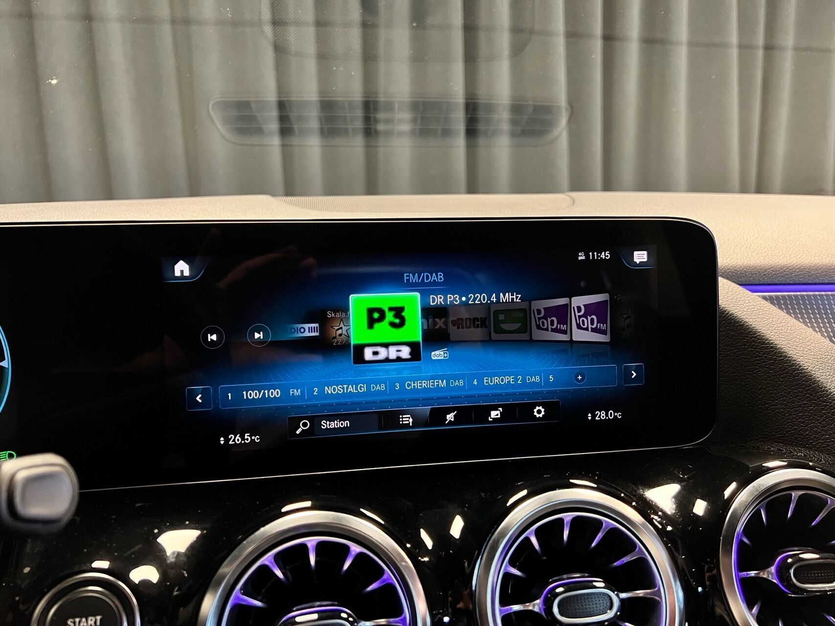 Grå Mercedes EQA 250+ fra 2023