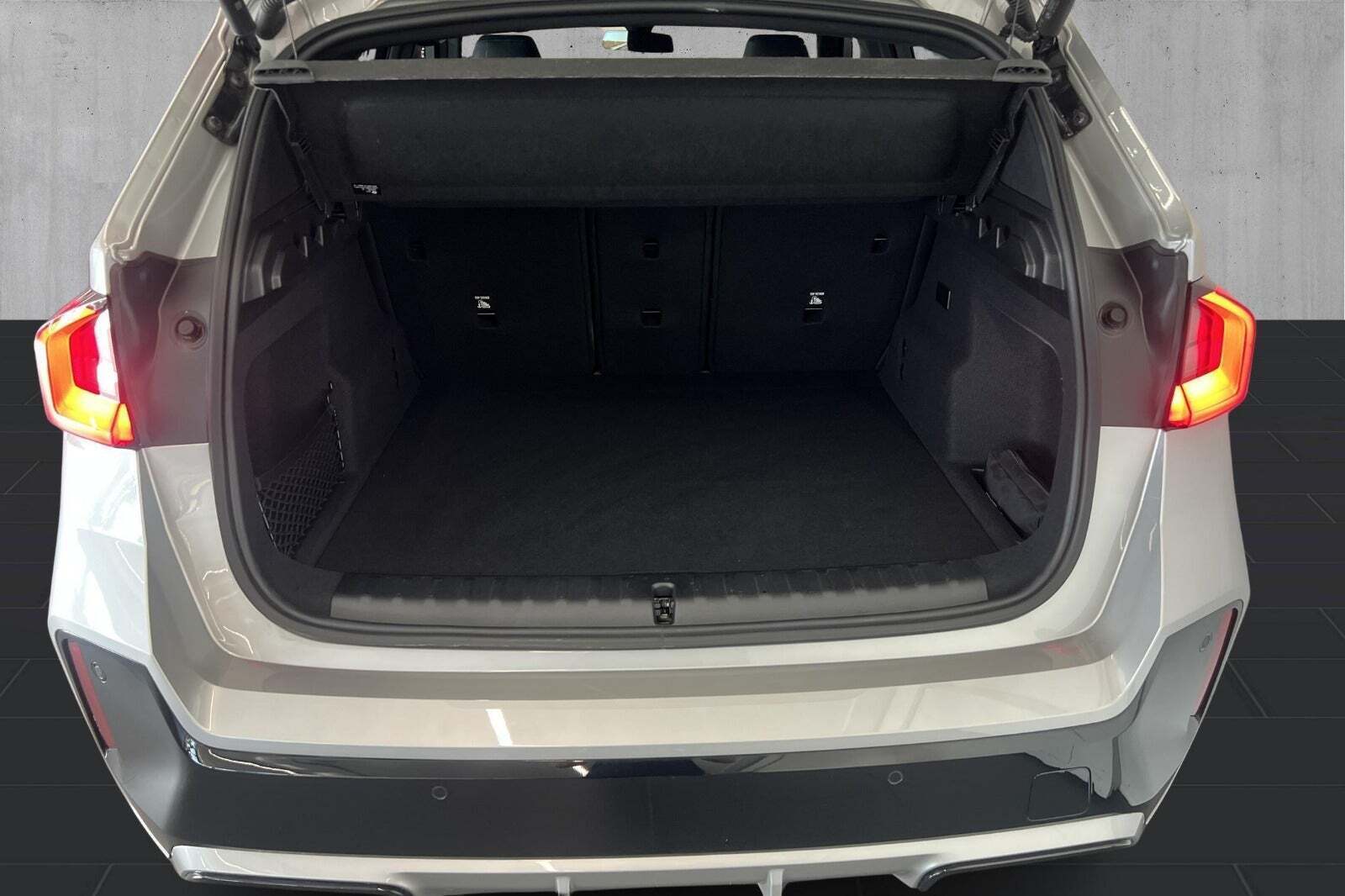 Orange BMW iX1 fra 2025