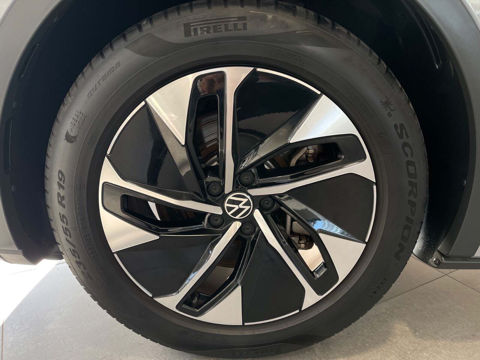 Grå VW ID.5 fra 2023