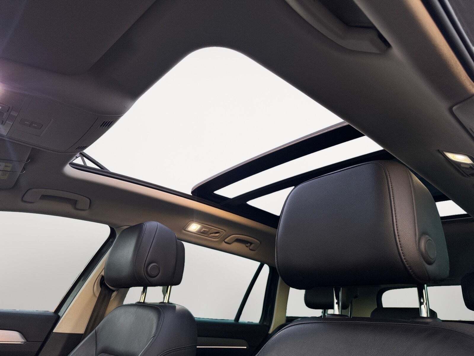 Grå VW Passat fra 2016