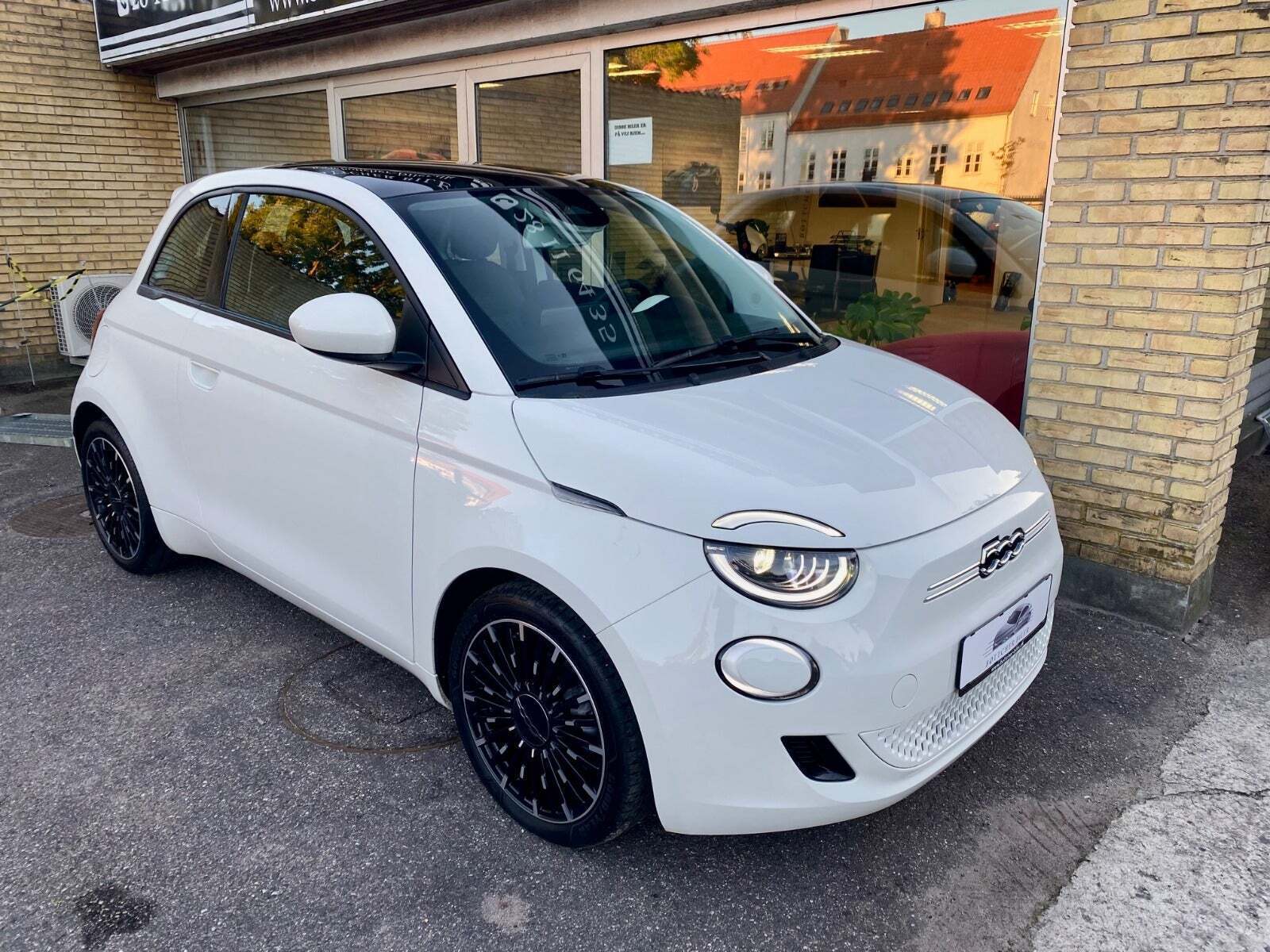 Fiat 500e 42 Icon Sky