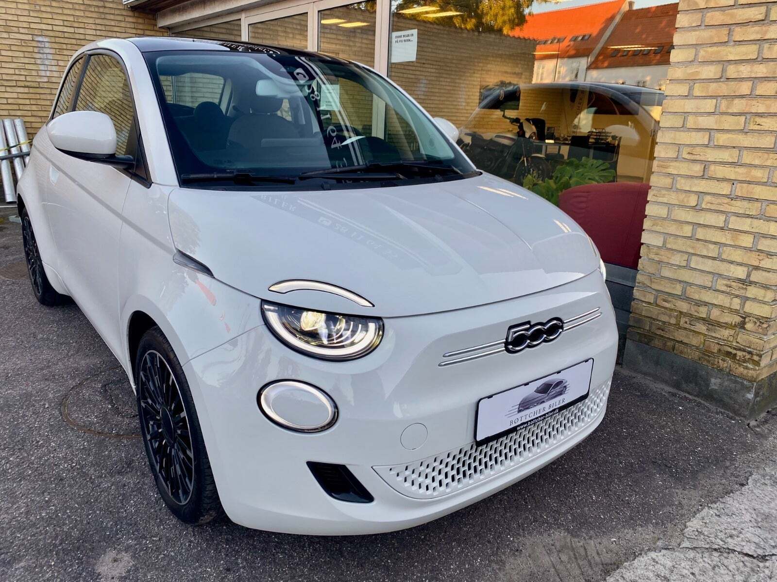 Fiat 500e 42 Icon Sky