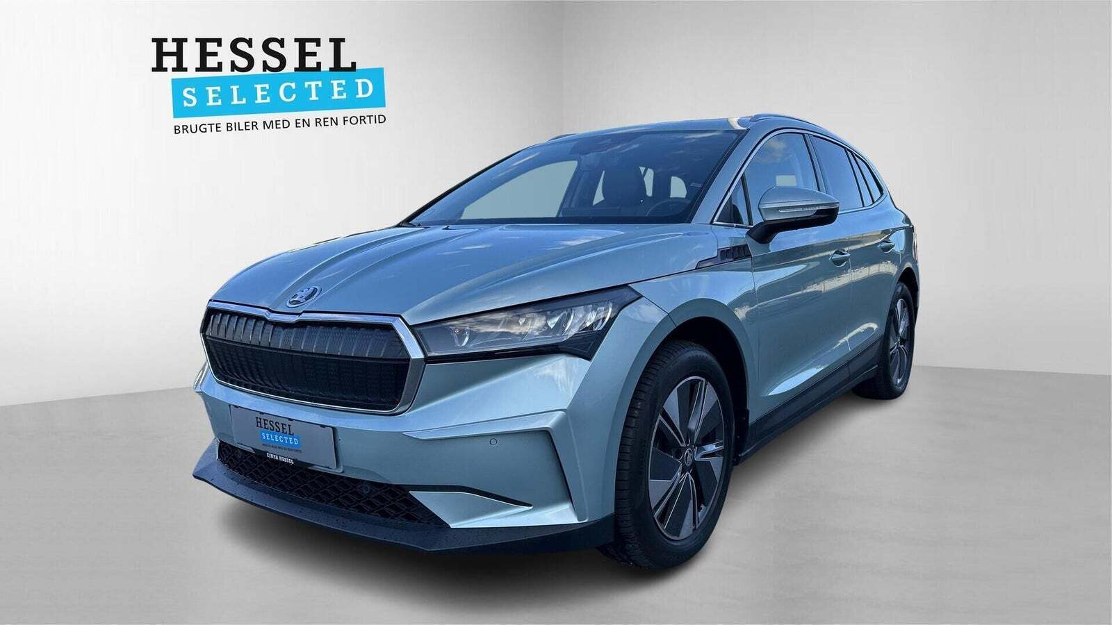 Grøn Skoda Enyaq fra 2023 set udefra