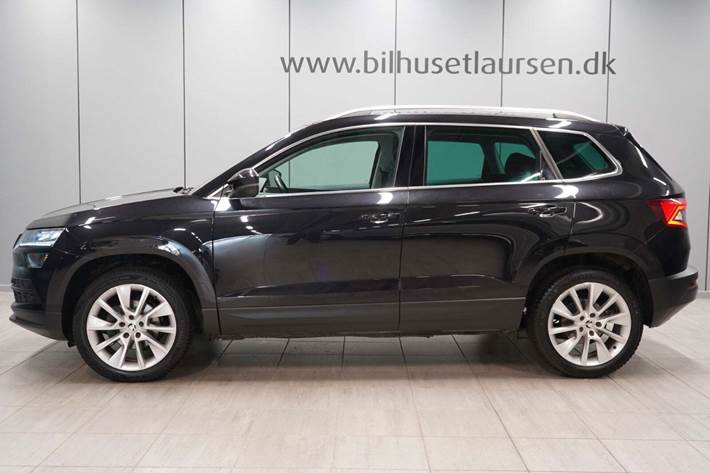 Sort Skoda Karoq fra 2020