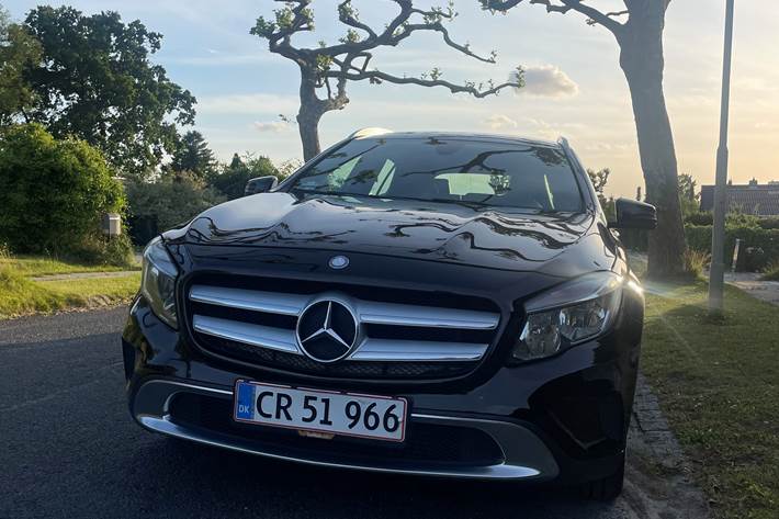 Sort Mercedes GLA fra 2016