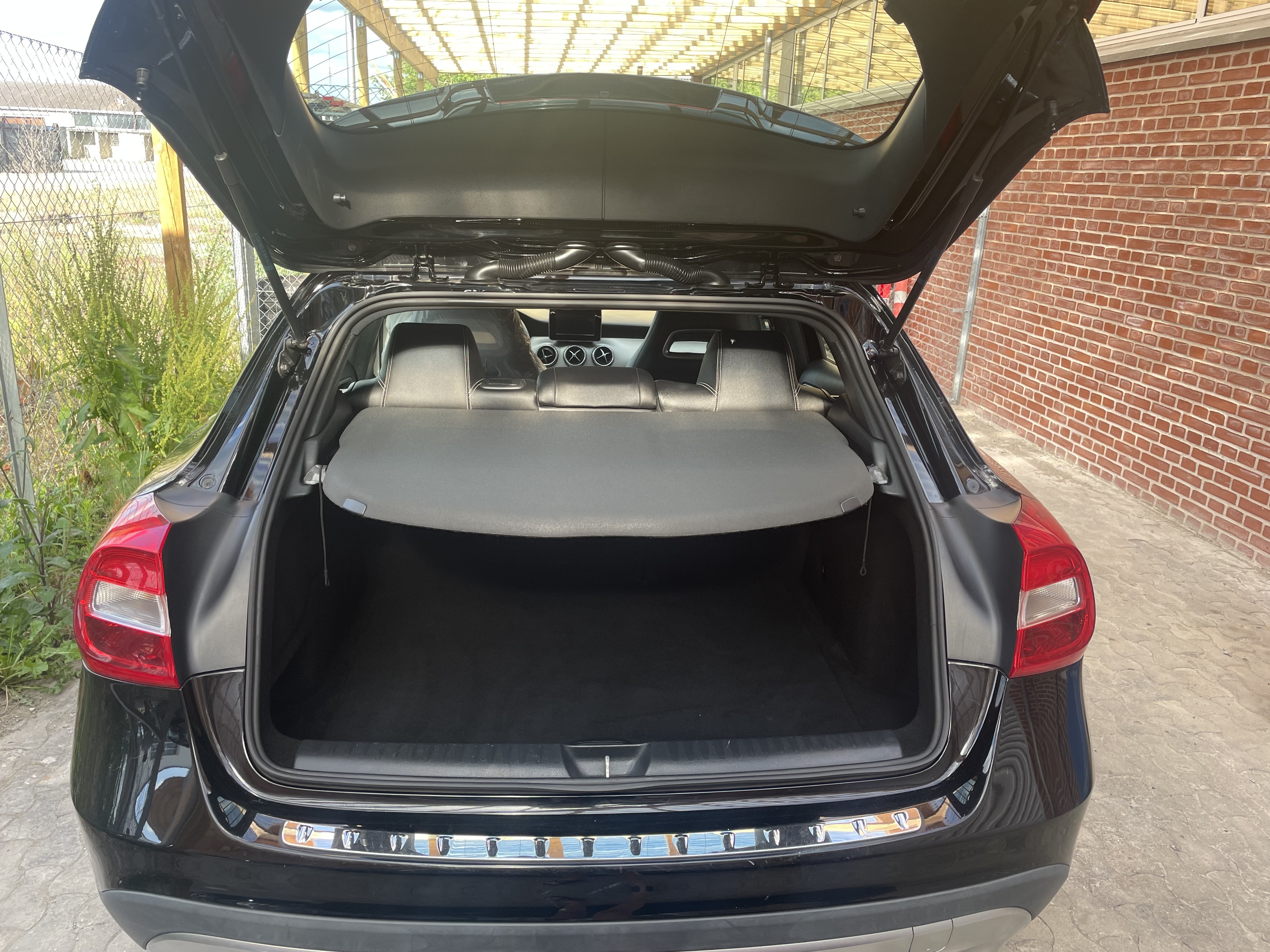 Sort Mercedes GLA fra 2016
