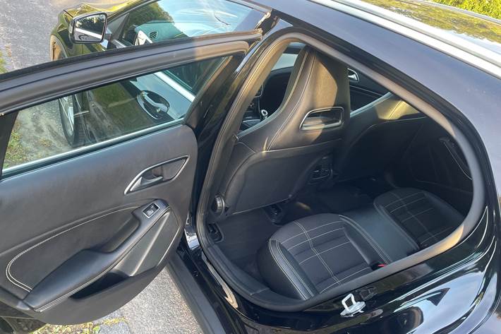 Sort Mercedes GLA fra 2016