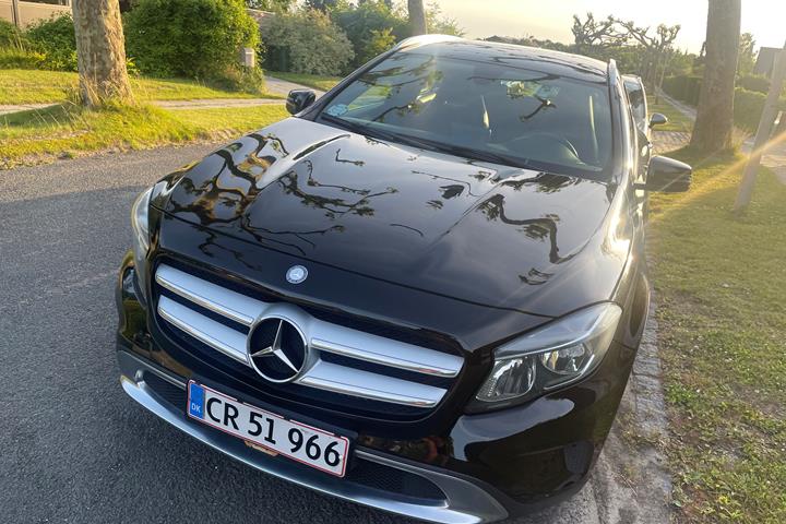 Sort Mercedes GLA fra 2016