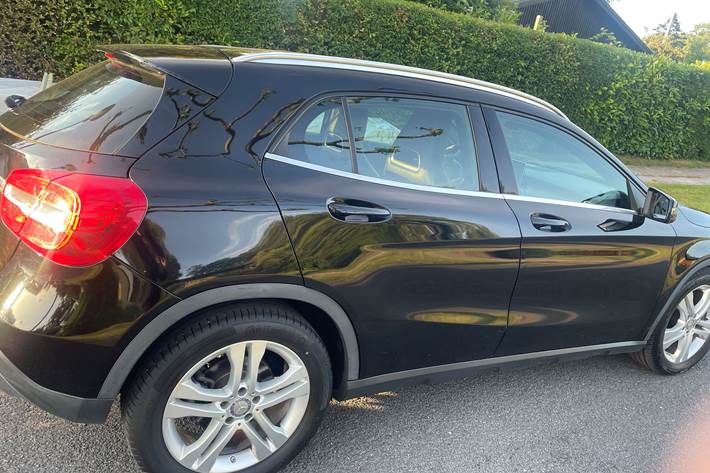 Sort Mercedes GLA fra 2016