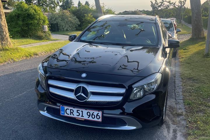 Sort Mercedes GLA fra 2016