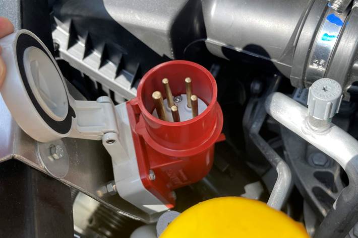 Hvid Nissan Primastar fra 2026