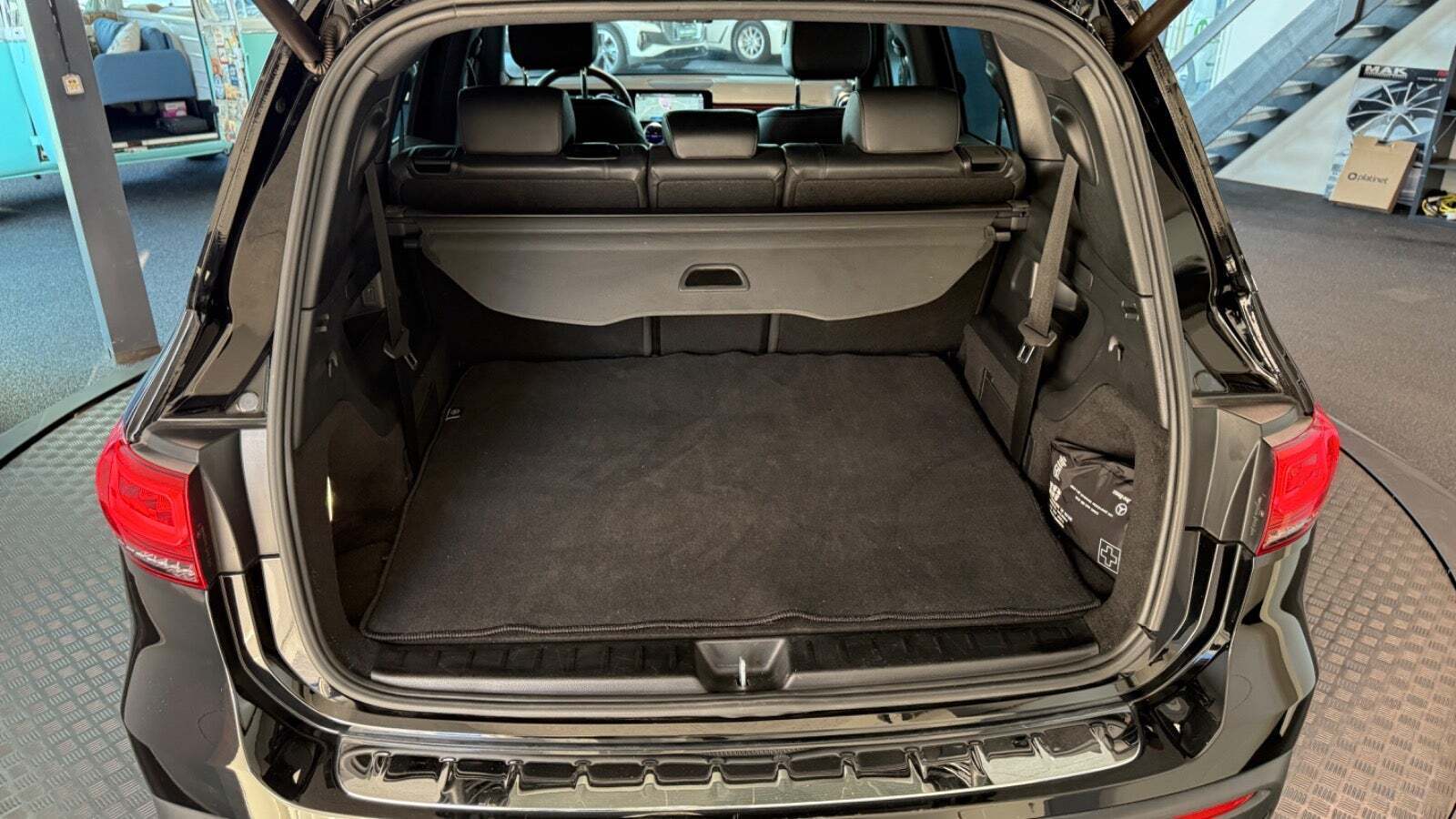 Sort Mercedes EQB300 fra 2022