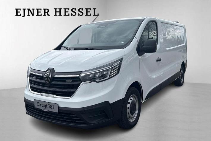 Hvid Renault Trafic fra 2025 set udefra