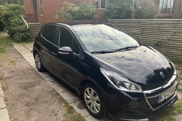 Sort Peugeot 208 fra 2017
