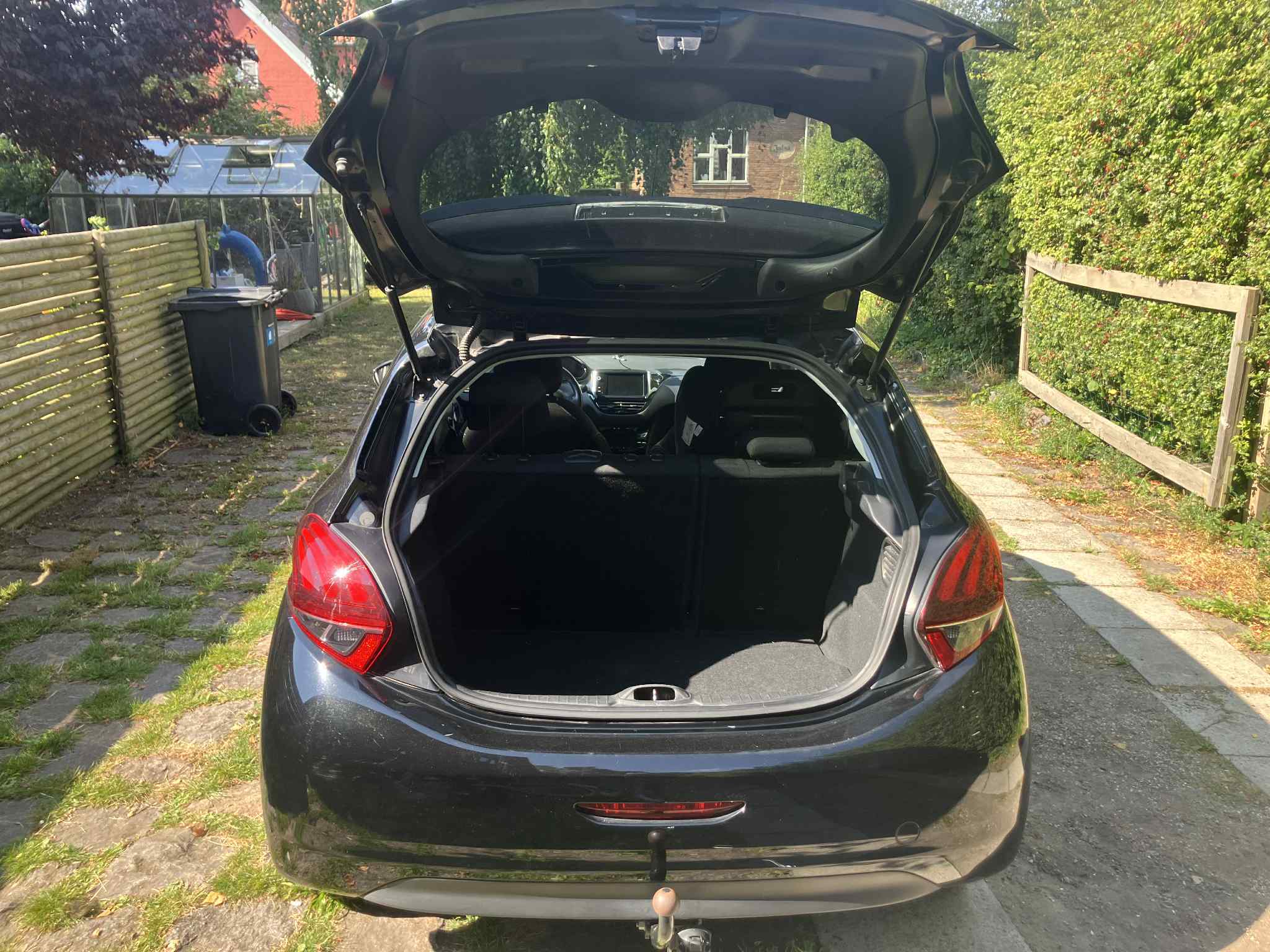 Sort Peugeot 208 fra 2017