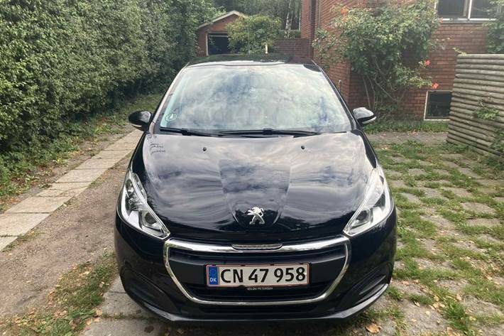Sort Peugeot 208 fra 2017