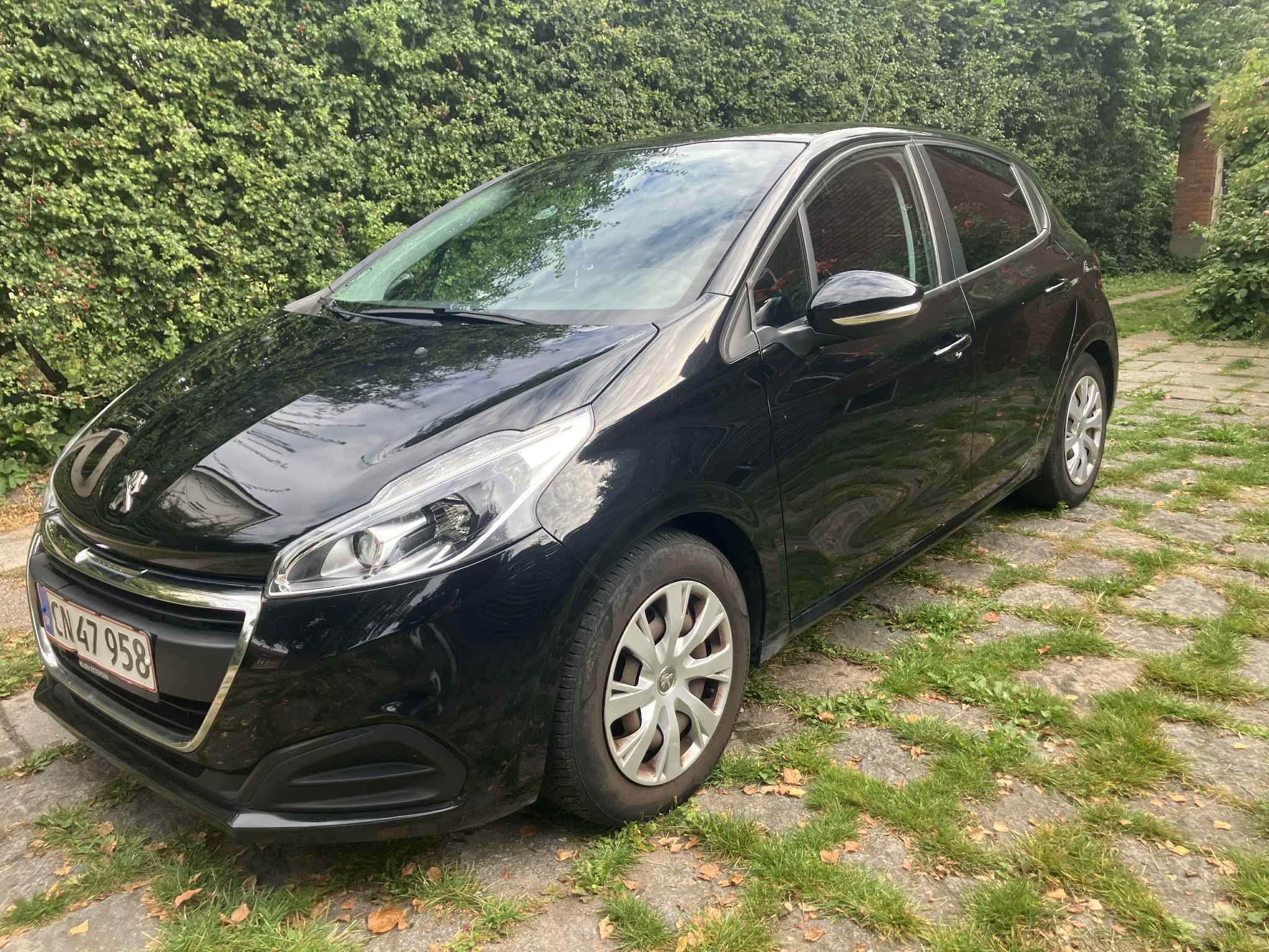 Sort Peugeot 208 fra 2017