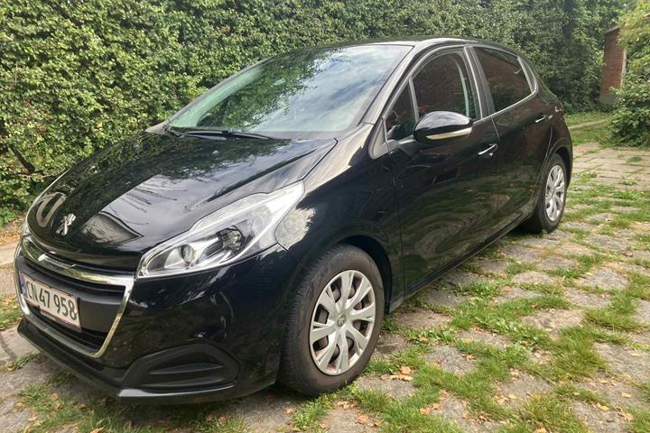 Sort Peugeot 208 fra 2017