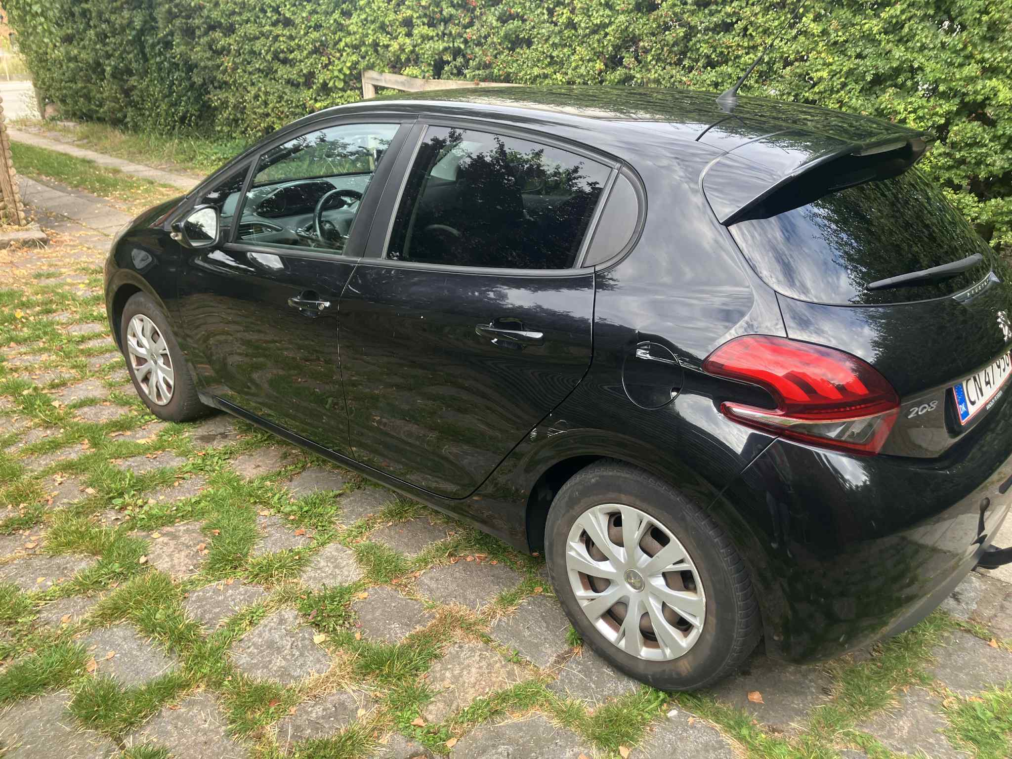 Sort Peugeot 208 fra 2017