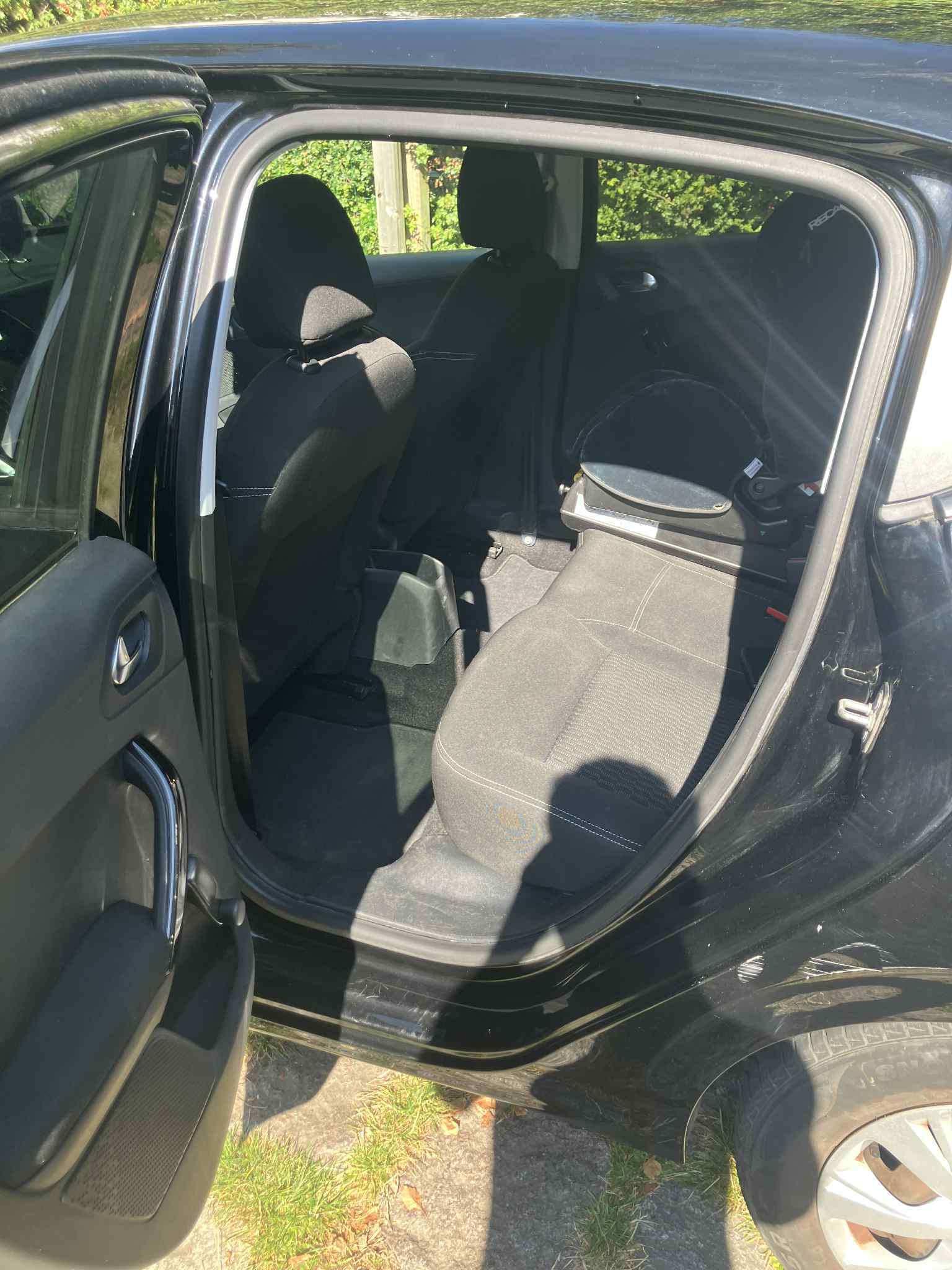 Sort Peugeot 208 fra 2017