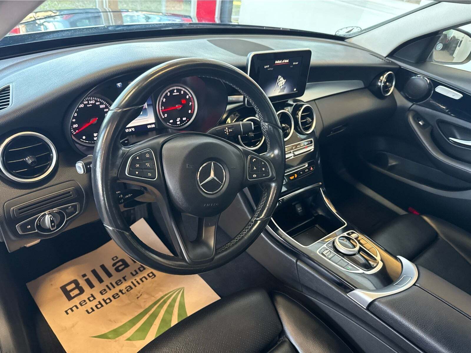 Blå Mercedes C200 fra 2016