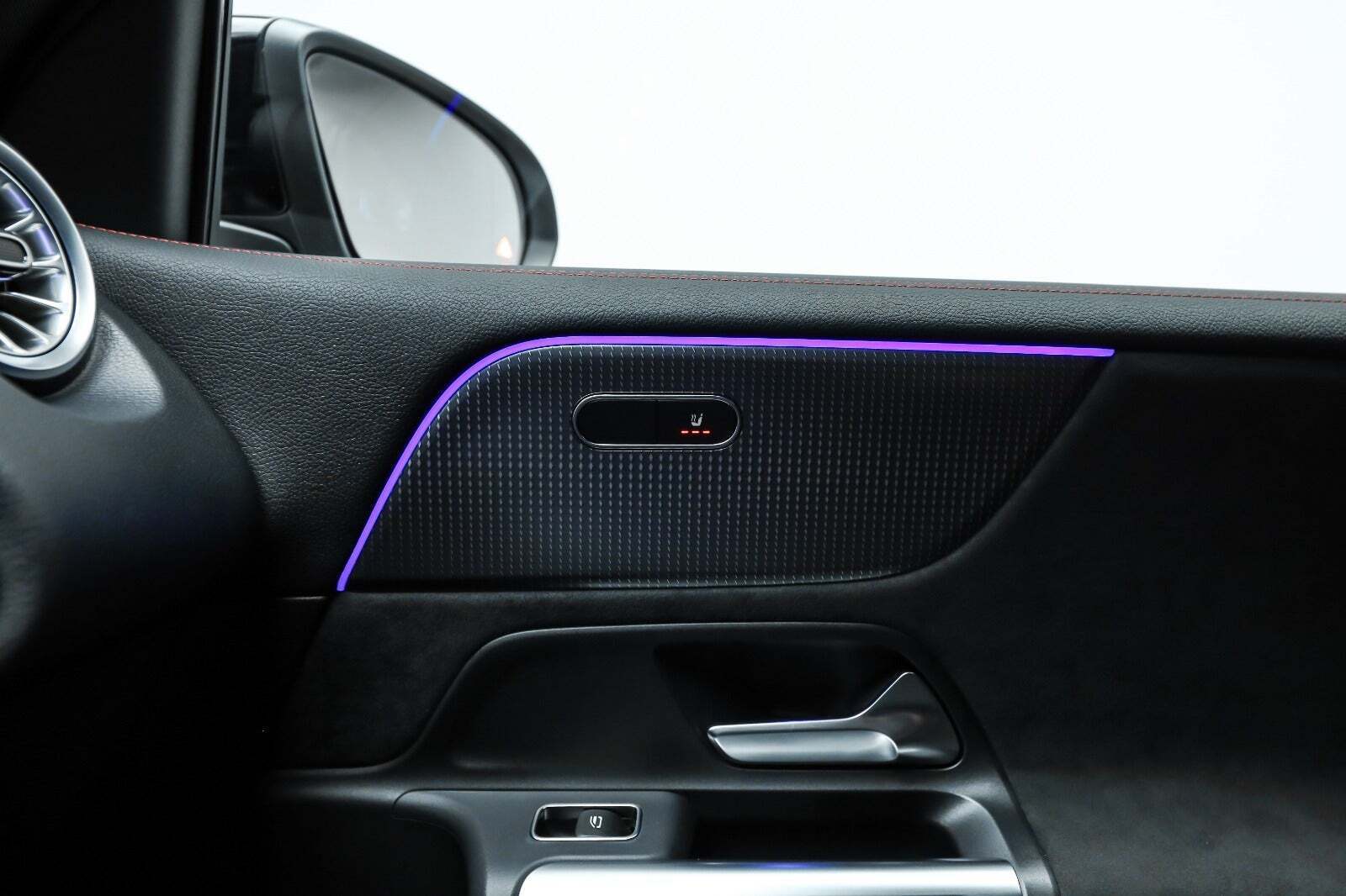 Hvid Mercedes EQB350 fra 2023