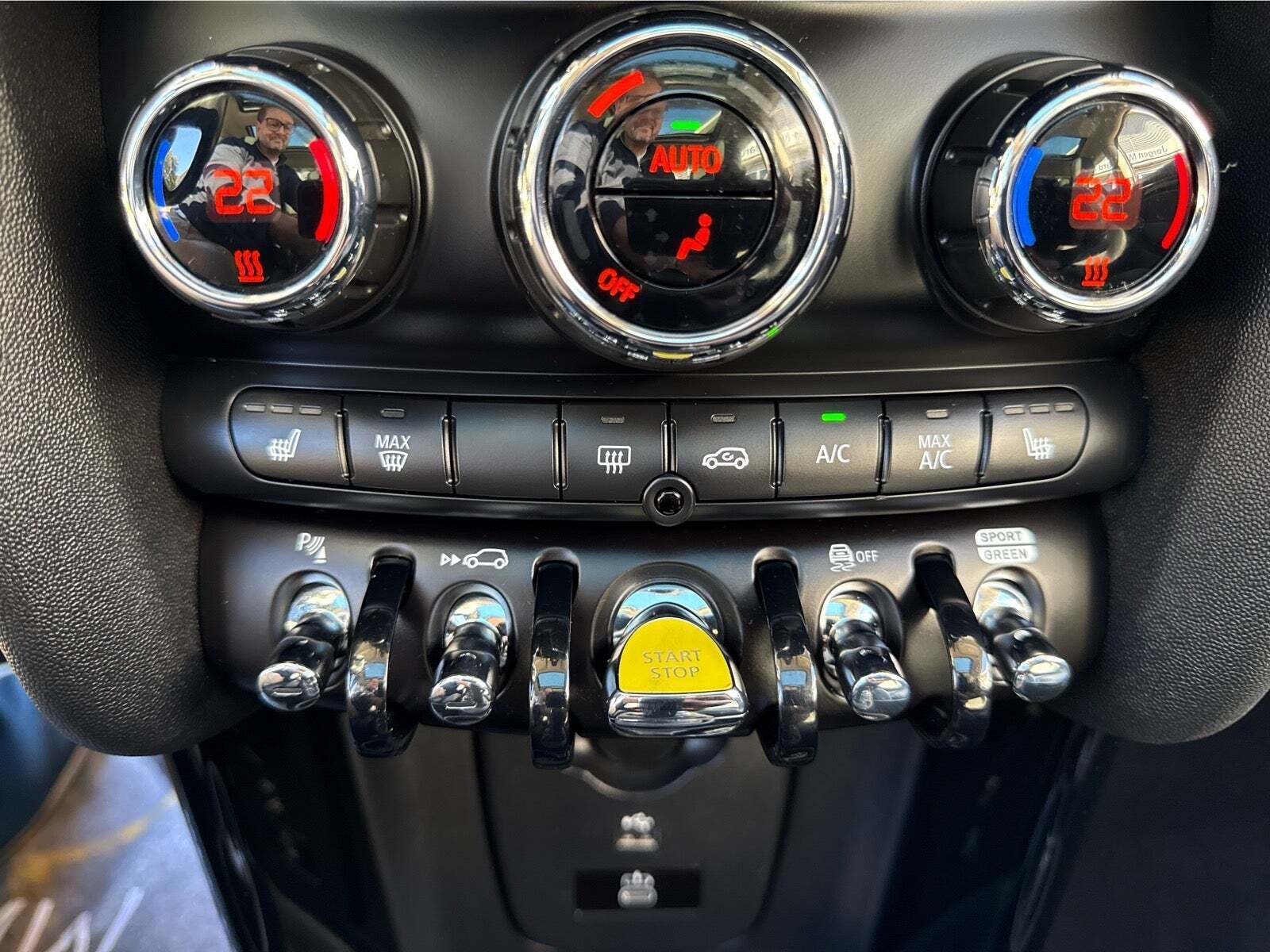 Sølv Mini Cooper SE fra 2023