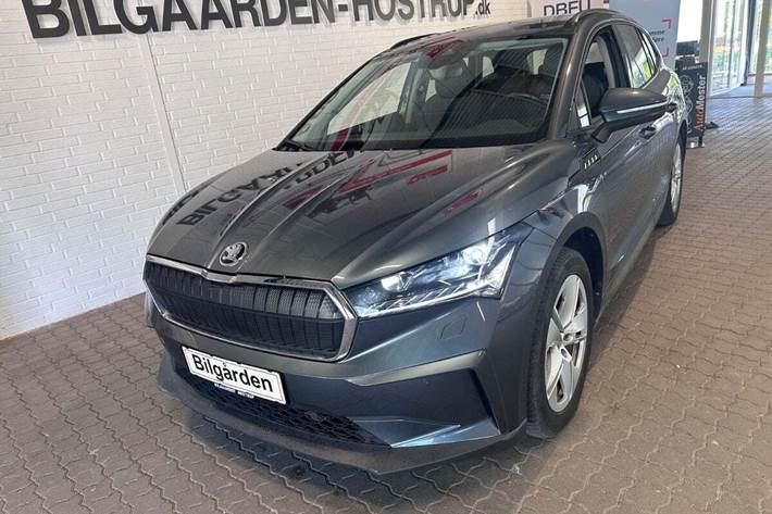 Sort Skoda Enyaq fra 2021 set udefra
