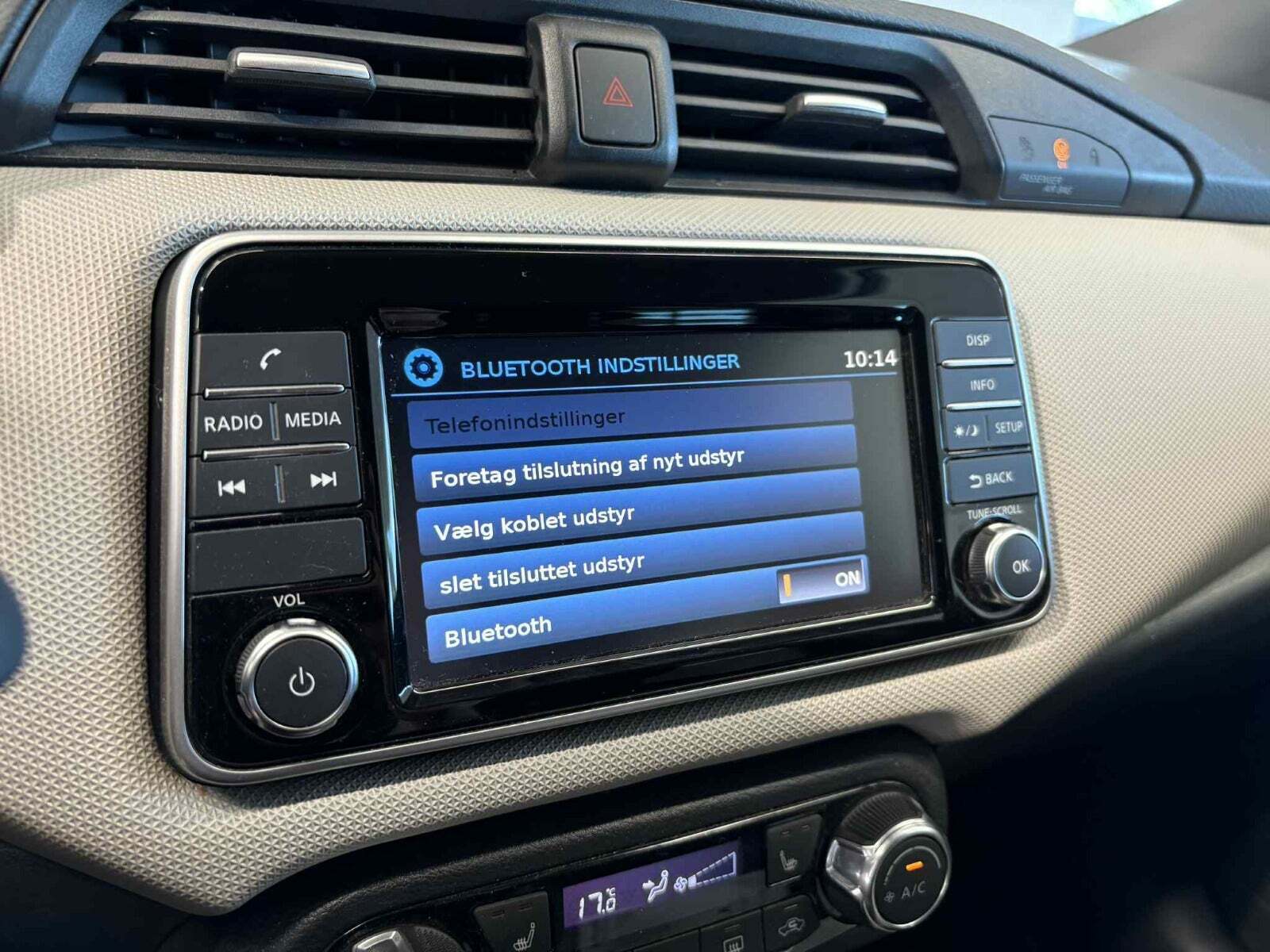 Orange Nissan Micra fra 2017