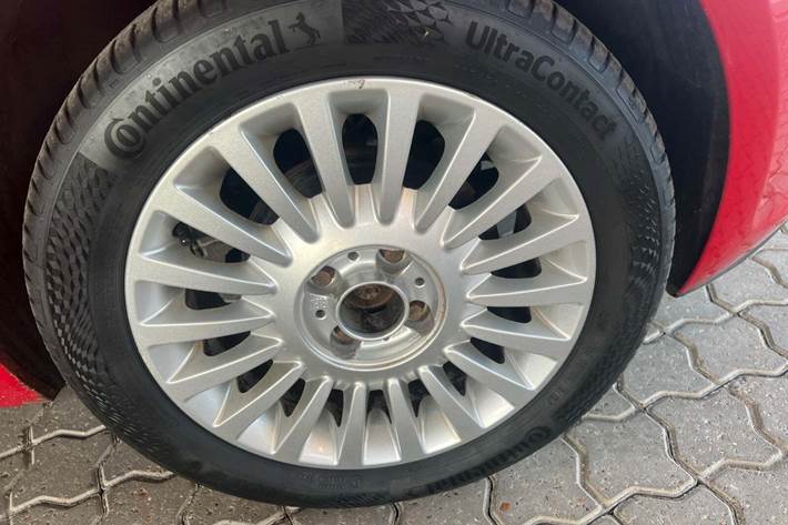 Rød Fiat 500 fra 2011