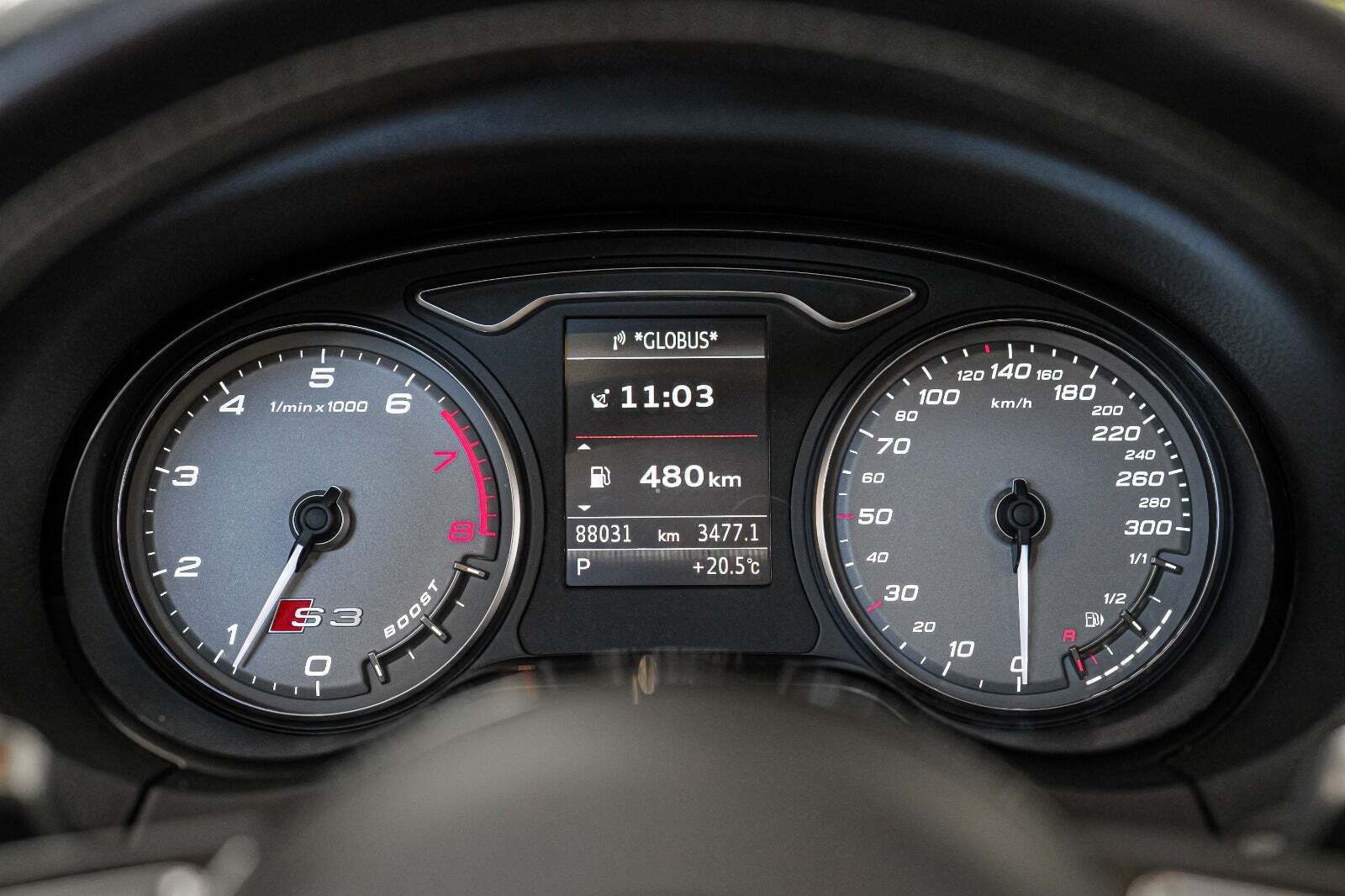 Grå Audi S3 fra 2015