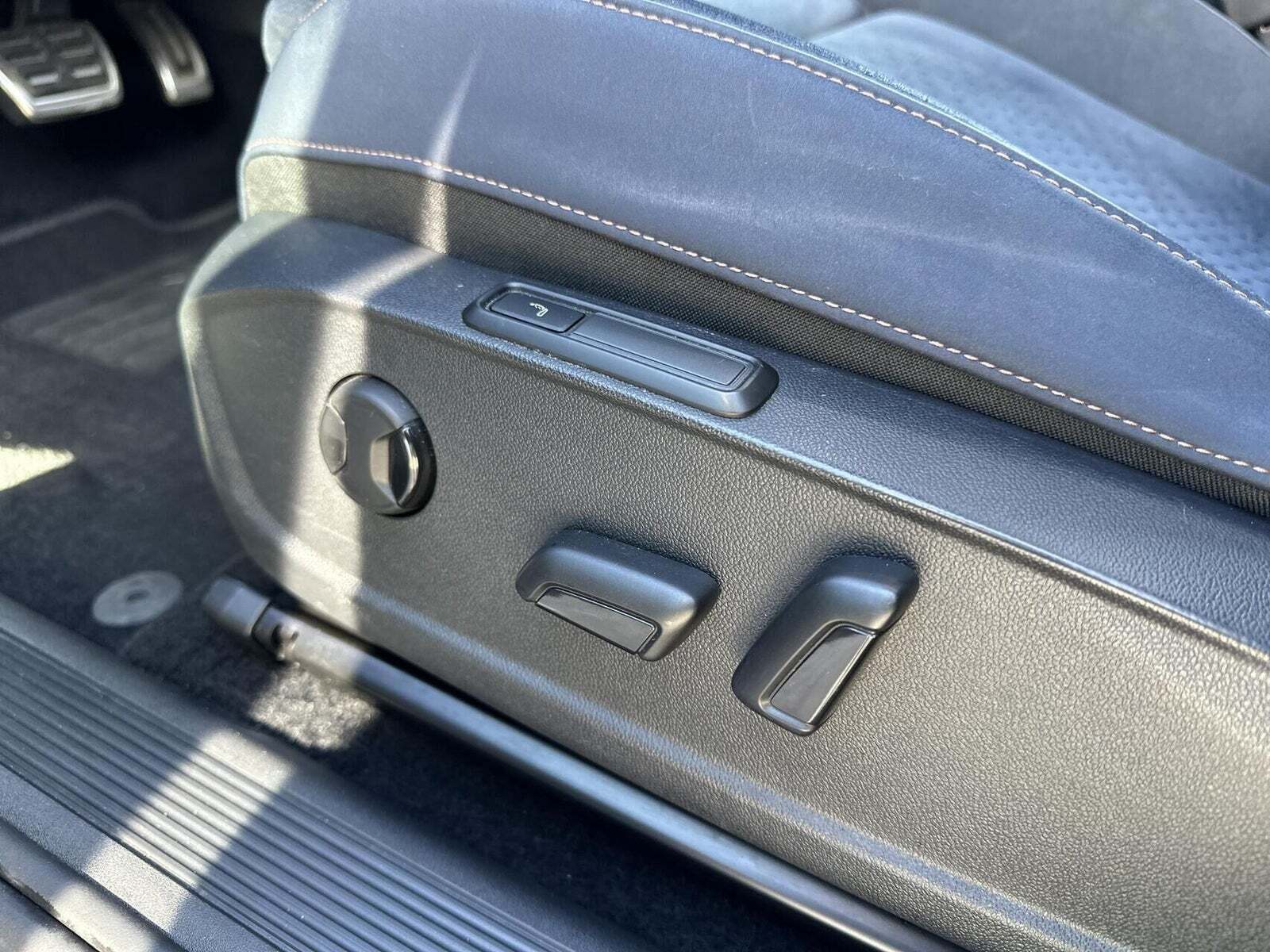 Blå Cupra Born fra 2022