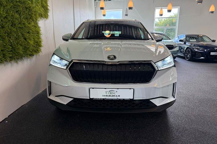 Hvid Skoda Enyaq fra 2021