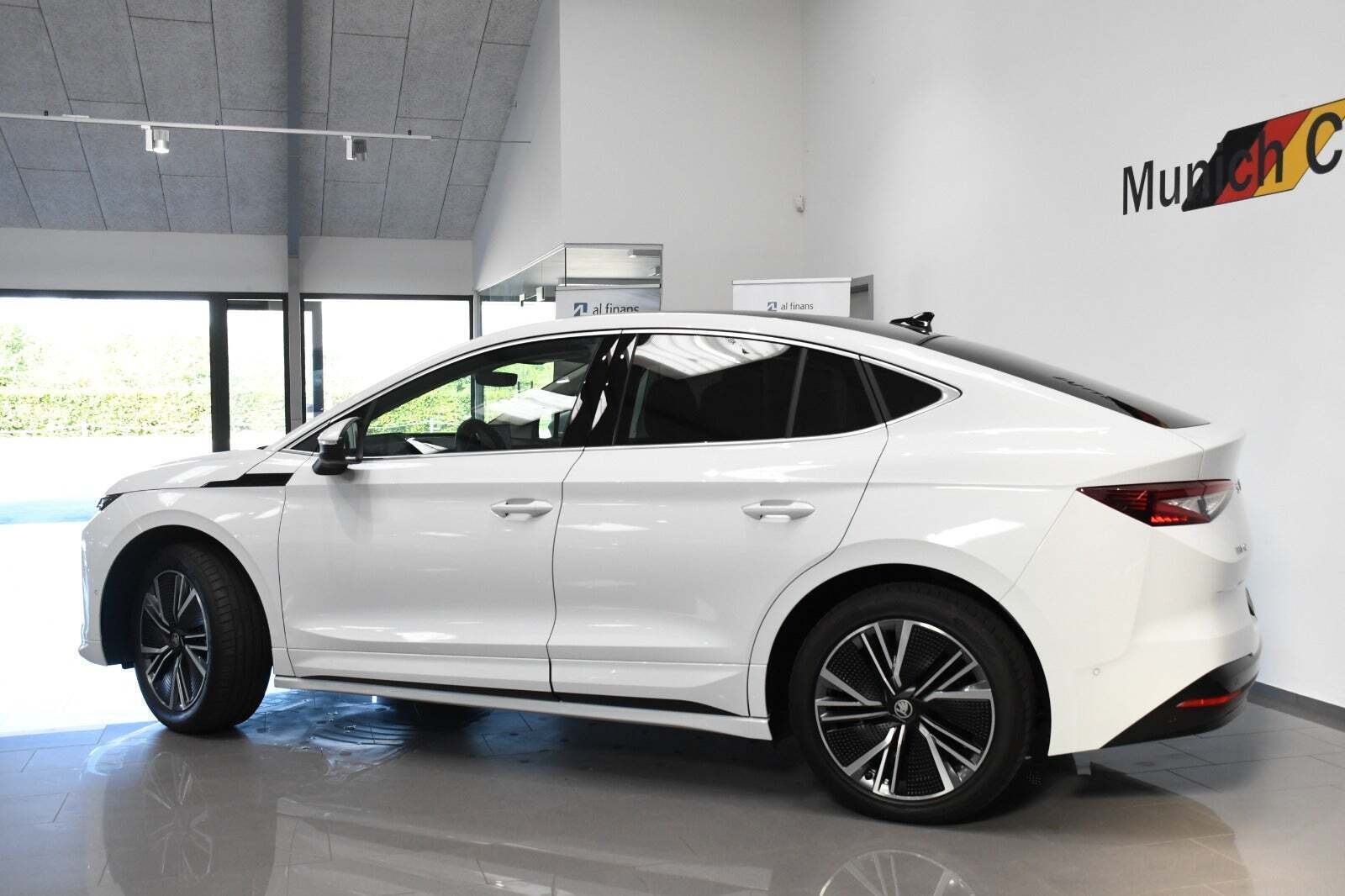Hvid Skoda Enyaq fra 2026