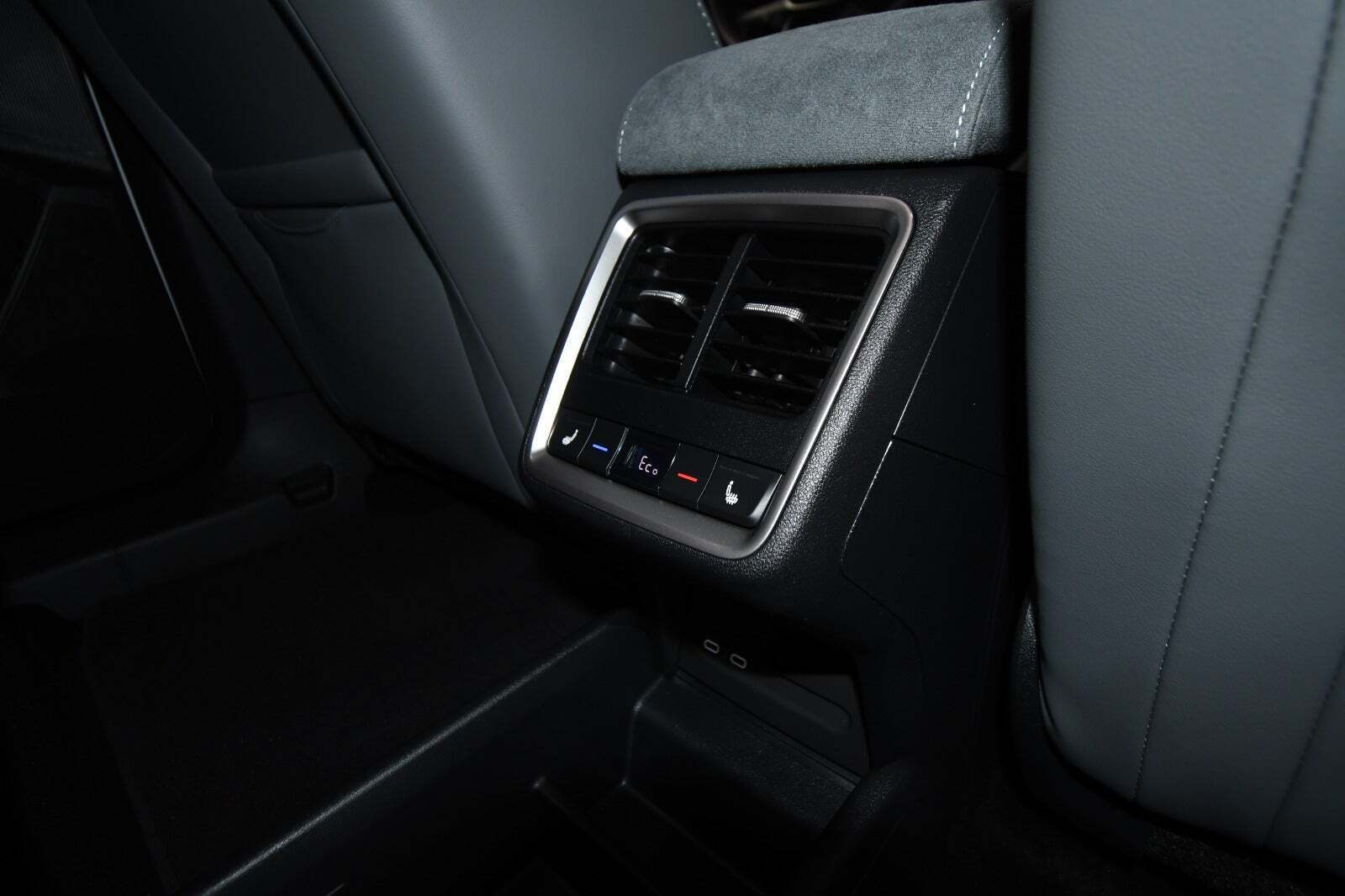 Hvid Skoda Enyaq fra 2026