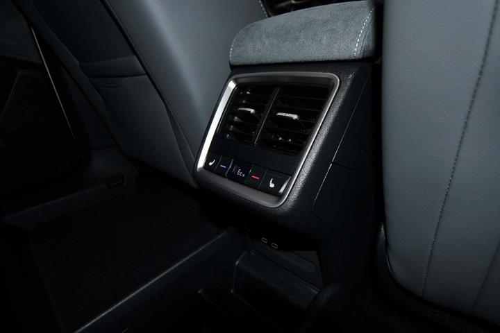 Hvid Skoda Enyaq fra 2026