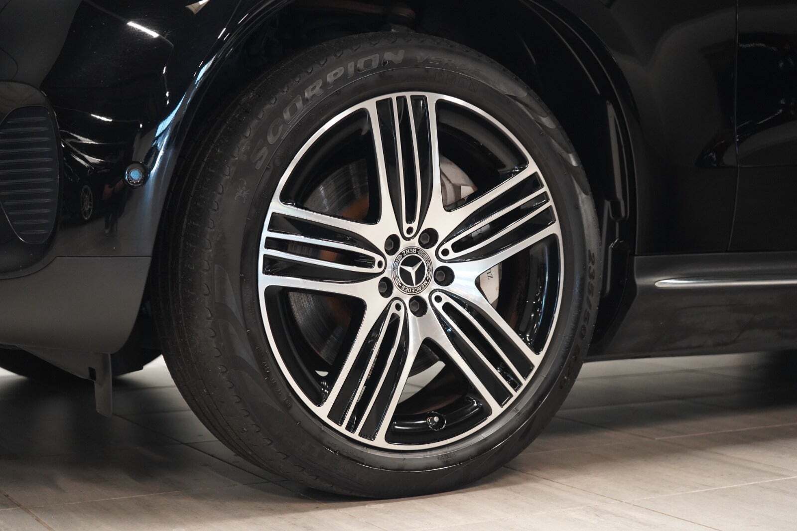 Sort Mercedes EQC400 fra 2021