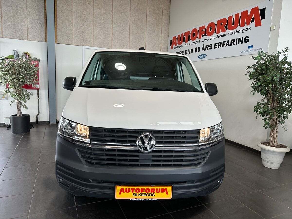 VW Transporter 2,0 TDi 150 Kassevogn lang