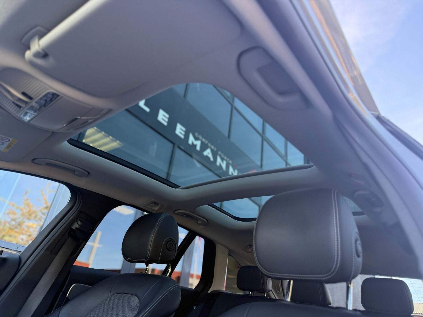 Grå Mercedes C350 e fra 2016