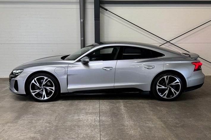 Sølv Audi e-tron GT fra 2022