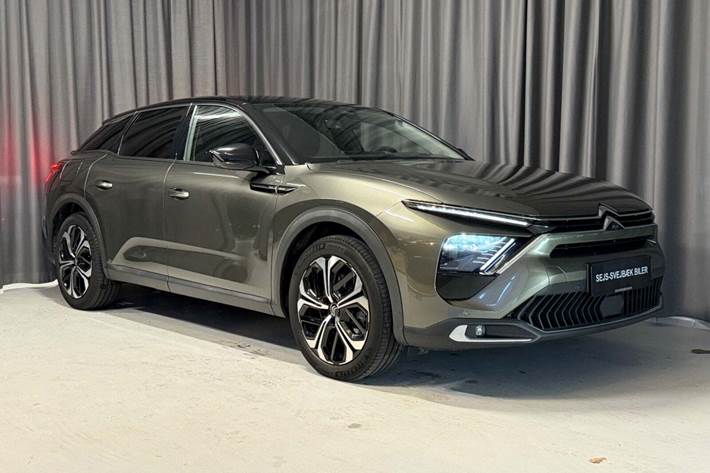Grøn Citroën C5 X fra 2022 set udefra