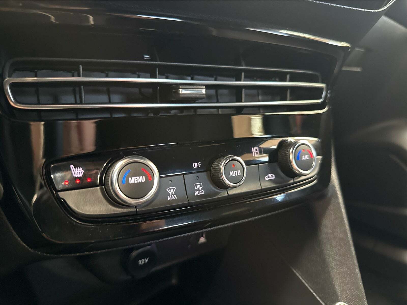 Rød Opel Mokka-e fra 2024