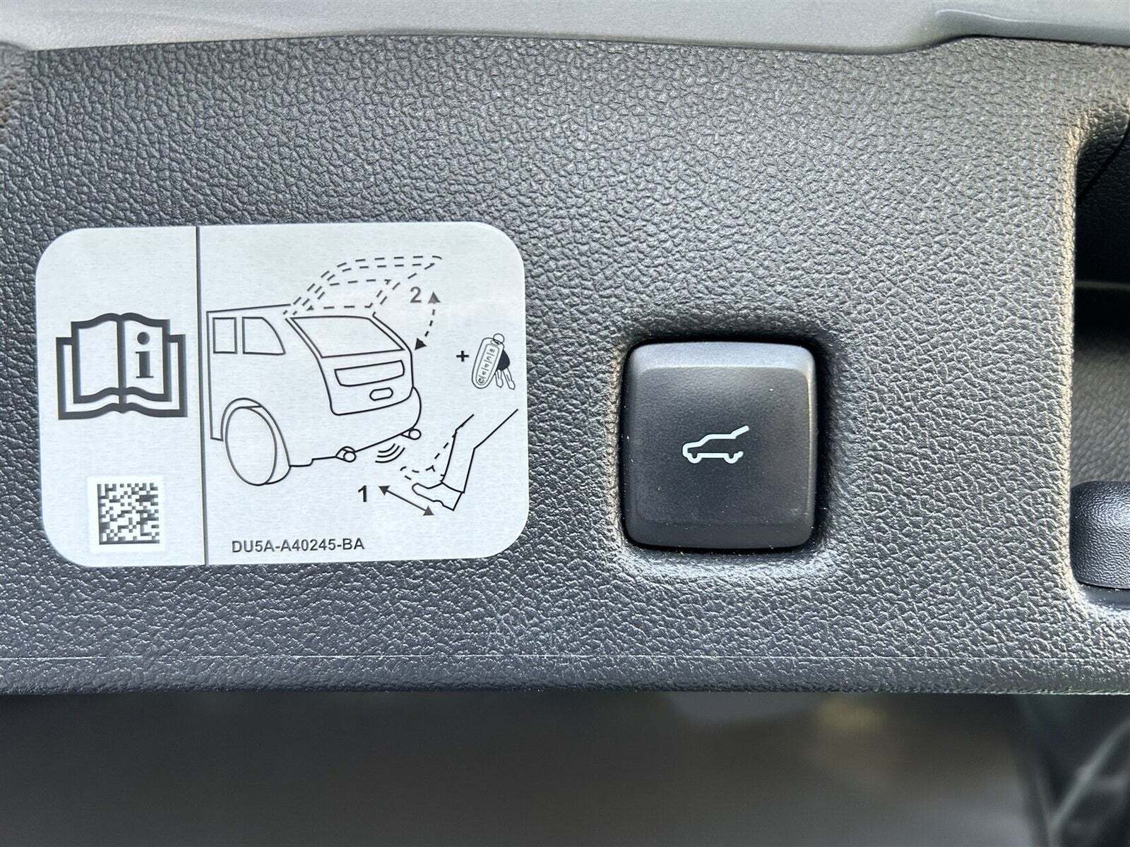 Grå Ford Kuga fra 2020