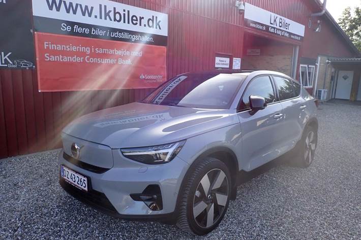 Grå Volvo C40 fra 2024 set udefra