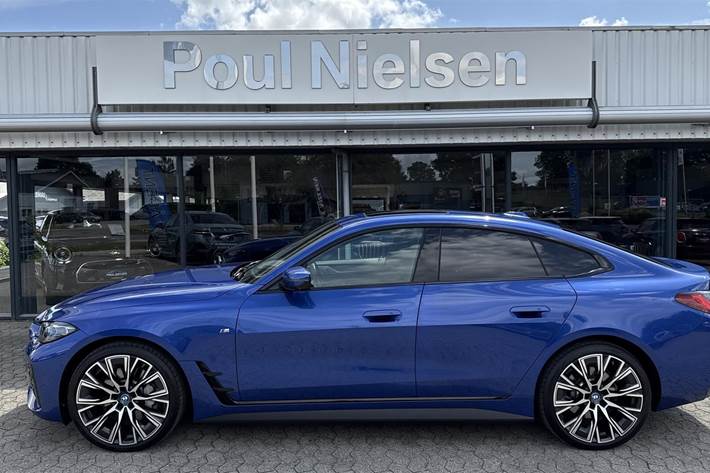 Blå BMW i4 fra 2023