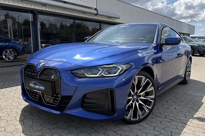 Blå BMW i4 fra 2023