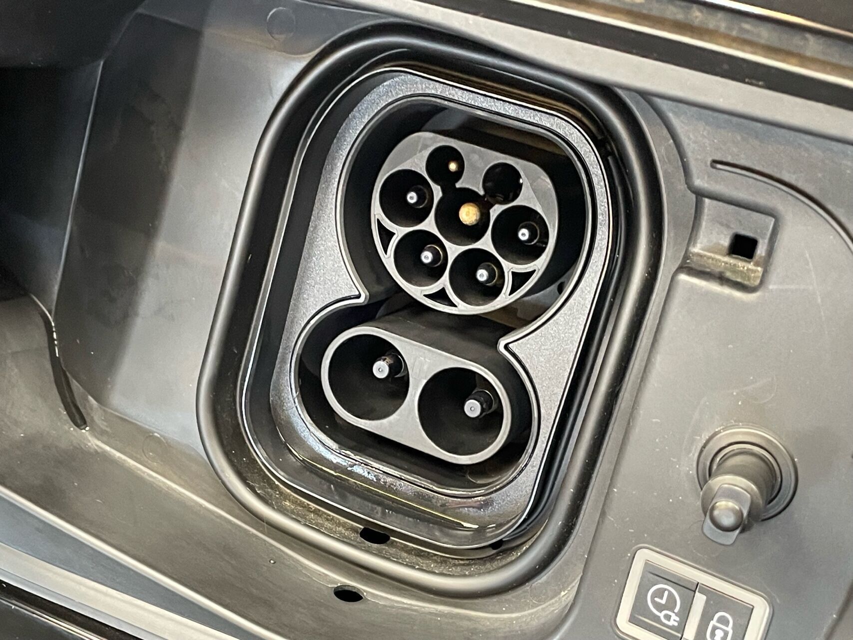 Sort Citroën ë-C4 X fra 2022 set udefra