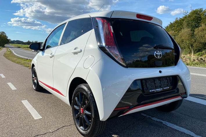 Hvid Toyota Aygo fra 2017