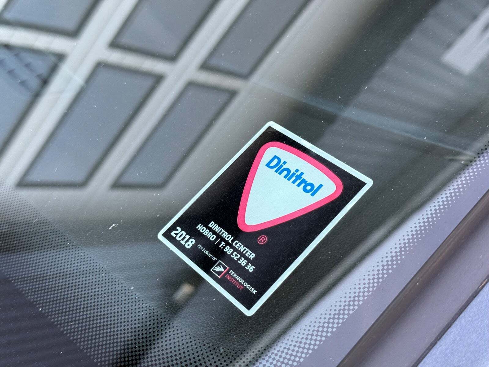 Grå VW Golf VII fra 2018