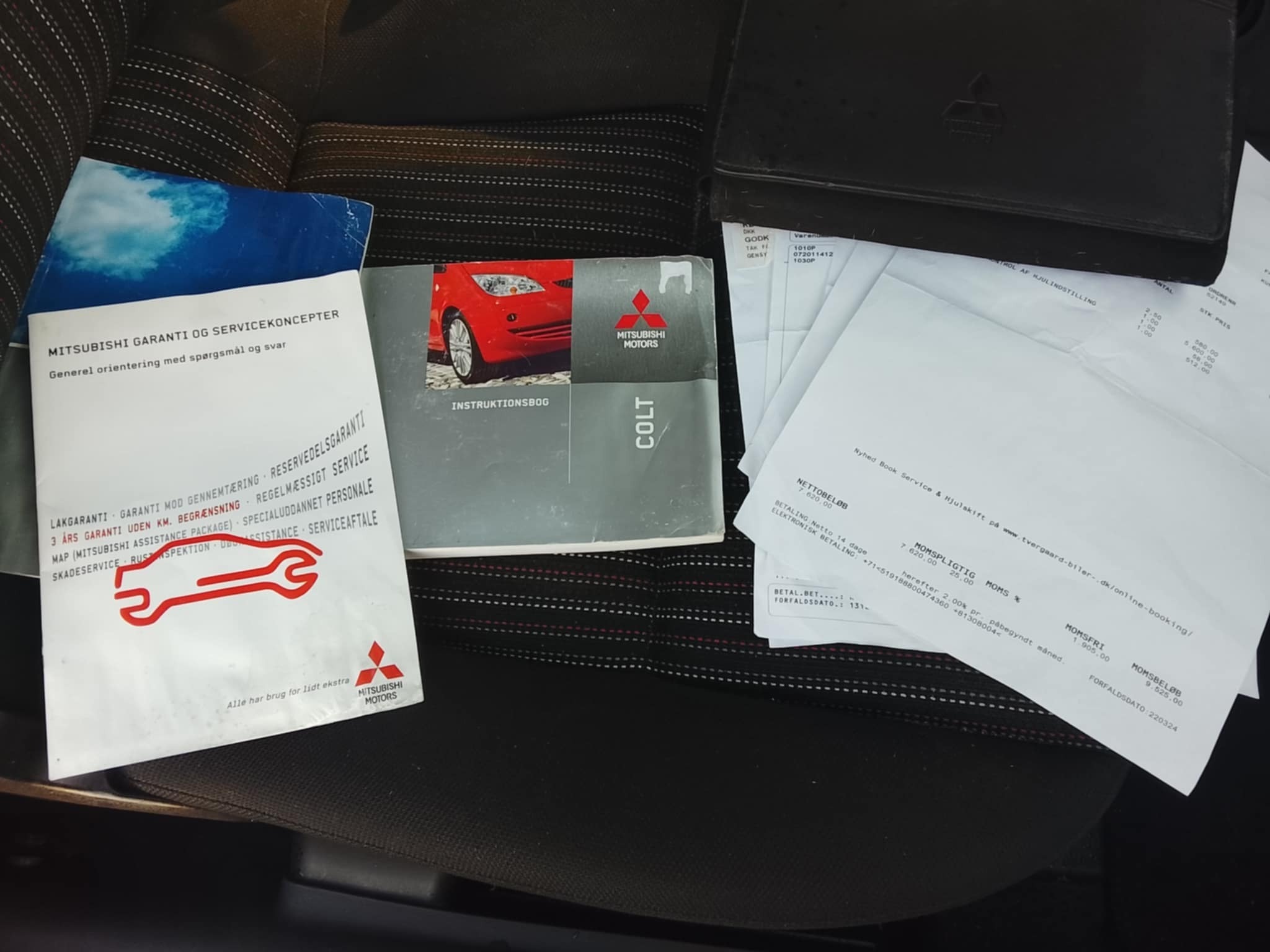 Rød Mitsubishi Colt fra 2008